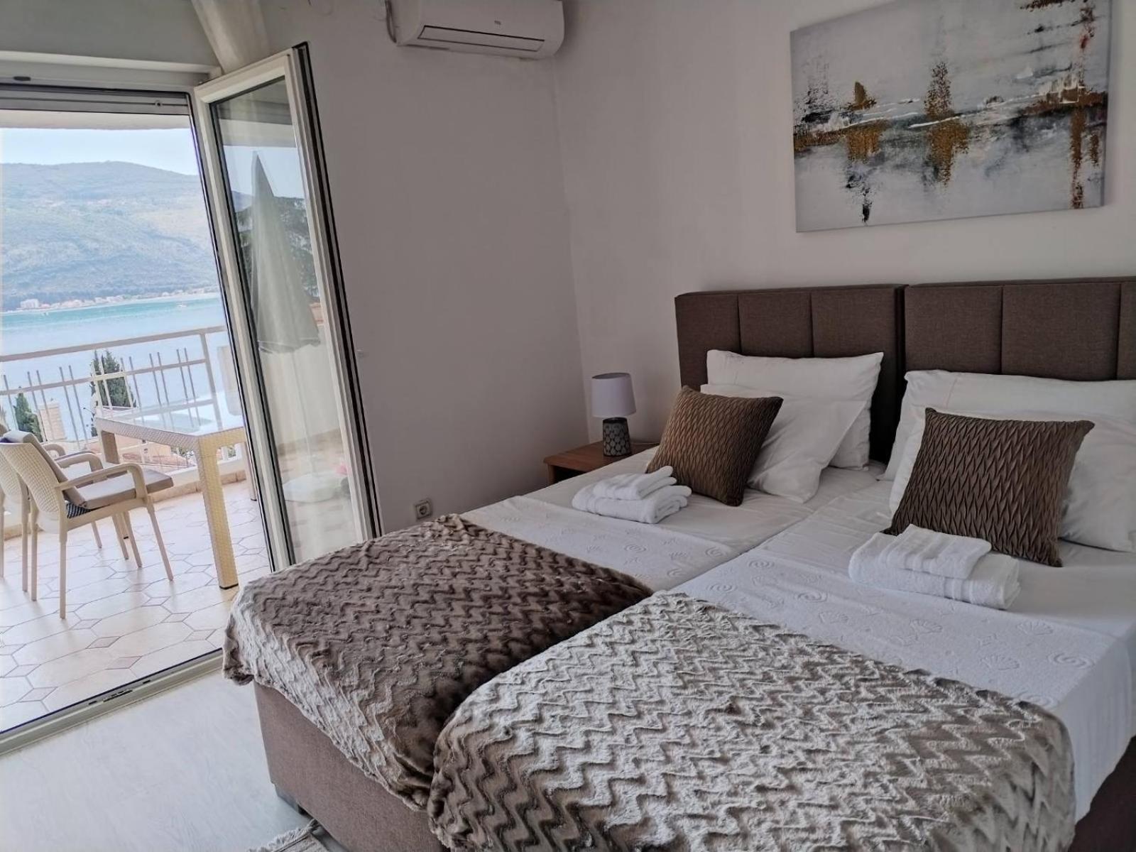 Apartment Topla Herceg Novi Buitenkant foto