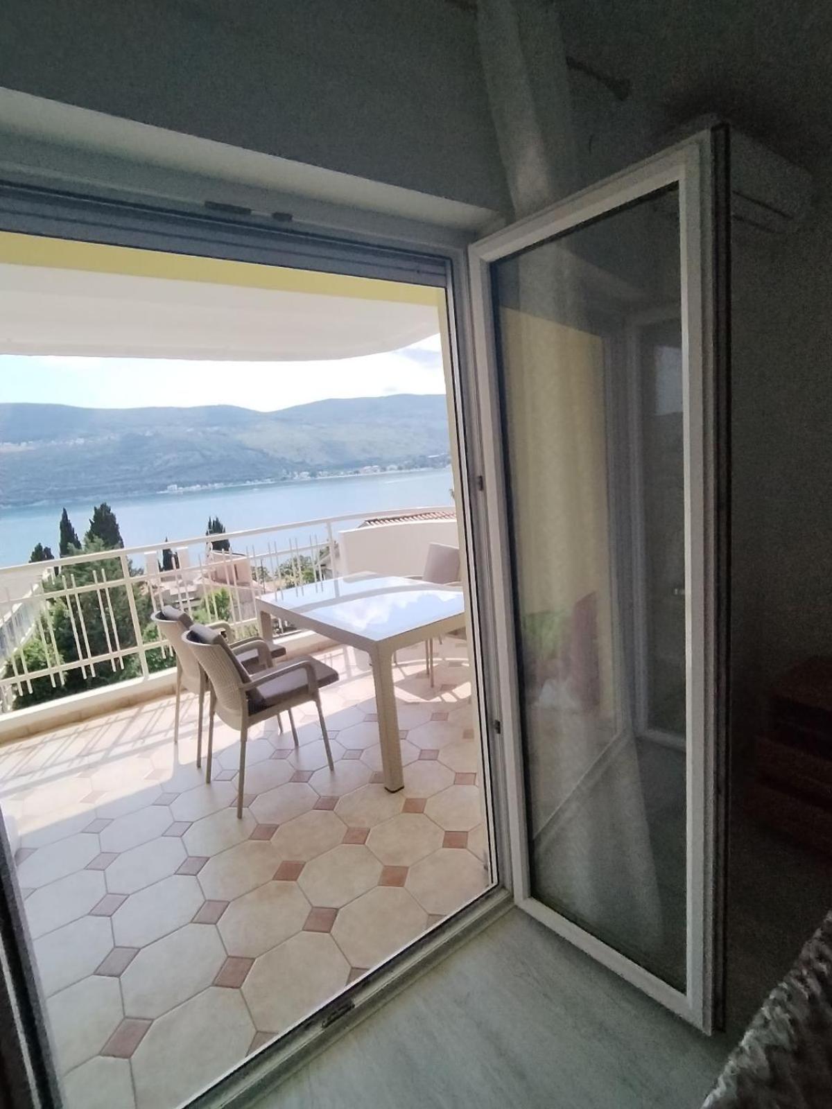 Apartment Topla Herceg Novi Buitenkant foto